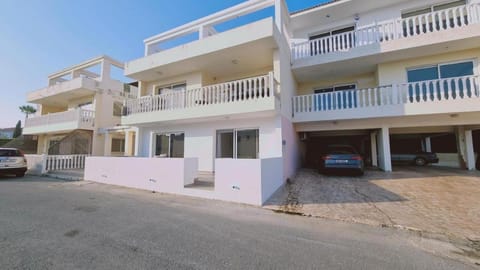 Property building, Neighbourhood