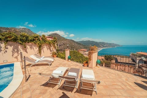 Day, Natural landscape, View (from property/room), Balcony/Terrace, Mountain view, Pool view, Sea view, Swimming pool, sunbed