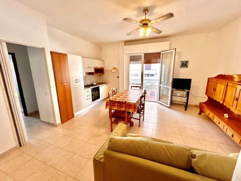 Trilocale Roberto con terrazzo e posto auto a due passi dal mare Apartment in Marcelli