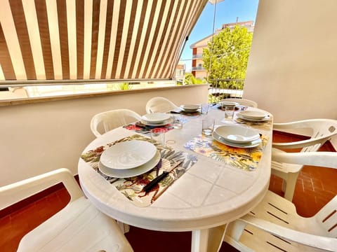 Trilocale Roberto con terrazzo e posto auto a due passi dal mare Apartment in Marcelli