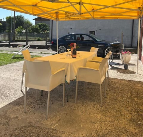 Patio, Dining area, Parking