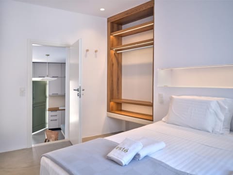 Bed, Photo of the whole room, Bedroom, towels