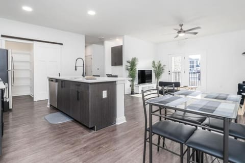 Your Cozy 2BD Whitestown Apartment in Indiana