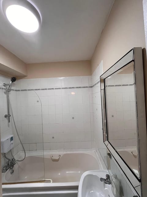 Shower, Toilet, Bathroom, Bath