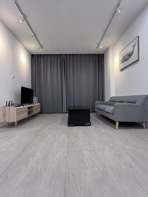 Communal lounge/ TV room, TV and multimedia, Living room, Seating area, Evening entertainment