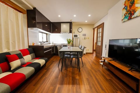 Communal lounge/ TV room, TV and multimedia, Kitchen or kitchenette, Living room, Dining area, Evening entertainment