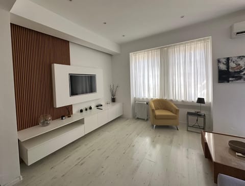 Communal lounge/ TV room, TV and multimedia, Living room, Evening entertainment