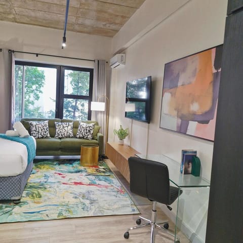 TV and multimedia, Photo of the whole room, Bedroom