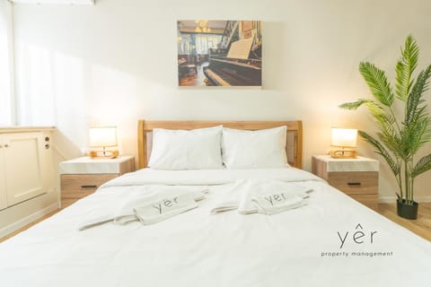 Duplex in Piraeus' Best Street 2Bath w-FreeParking Apartment in Pireas