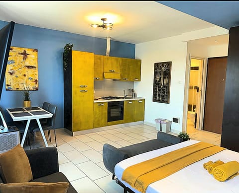 Bed, Kitchen or kitchenette, Living room, Dining area, stove