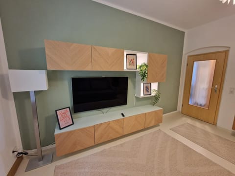 Communal lounge/ TV room, TV and multimedia, Evening entertainment