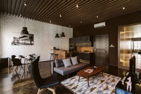 Kitchen or kitchenette, Living room, Seating area, Dining area