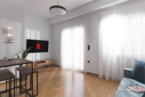 Coastal Charm at Pasalimani - Steps from Port&Beach Apartment in Pireas