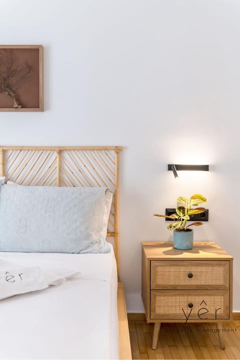 Coastal Charm at Pasalimani - Steps from Port&Beach Apartment in Pireas