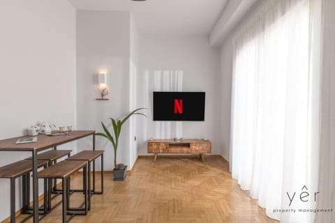 Coastal Charm at Pasalimani - Steps from Port&Beach Apartment in Pireas