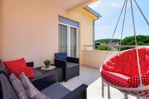 View (from property/room), Balcony/Terrace, Seating area