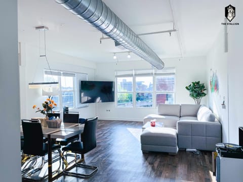 TV and multimedia, Living room, Seating area, Dining area