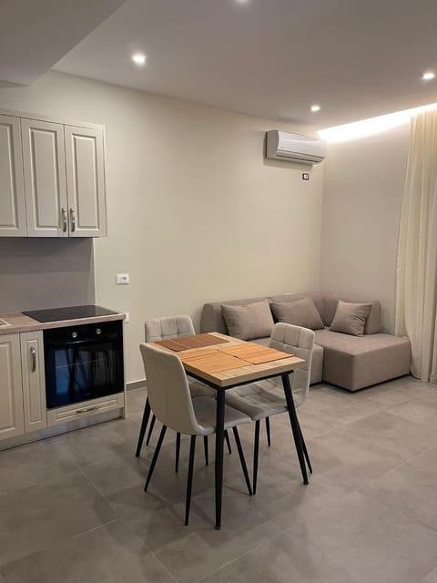 Oasis Apartment hotel in Vlorë