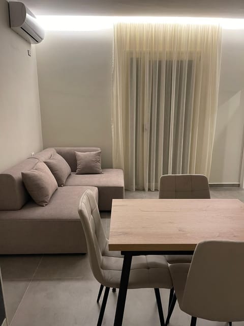 Oasis Apartment hotel in Vlorë