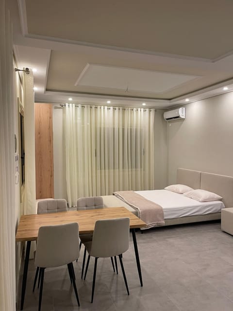 Oasis Apartment hotel in Vlorë