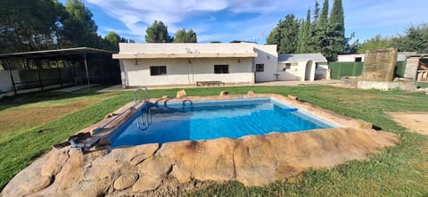 Property building, Garden, Swimming pool