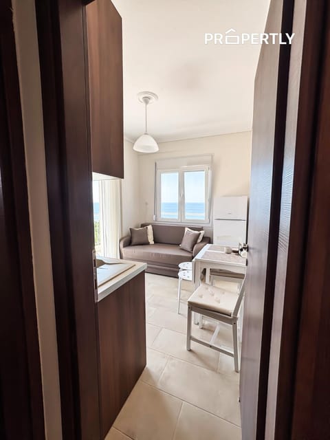 Bed, Kitchen or kitchenette, Living room, Dining area