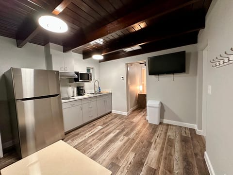 TV and multimedia, Kitchen or kitchenette, stove
