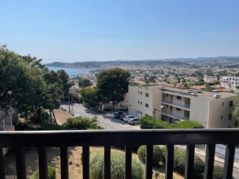 Property building, Nearby landmark, Day, Neighbourhood, Natural landscape, Bird's eye view, View (from property/room), Balcony/Terrace, City view, Mountain view, Sea view, Street view, Location, Parking