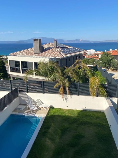 Pool view, Sea view