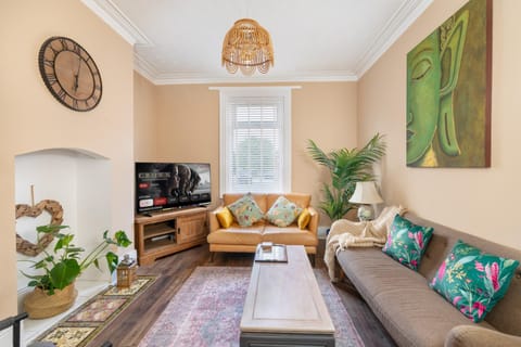 Communal lounge/ TV room, TV and multimedia, Living room