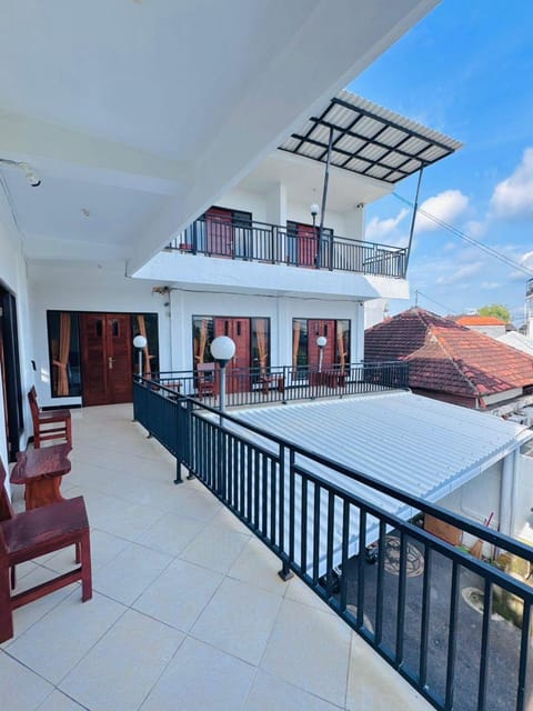 Canggu77 GuestHouse Bed and Breakfast in North Kuta