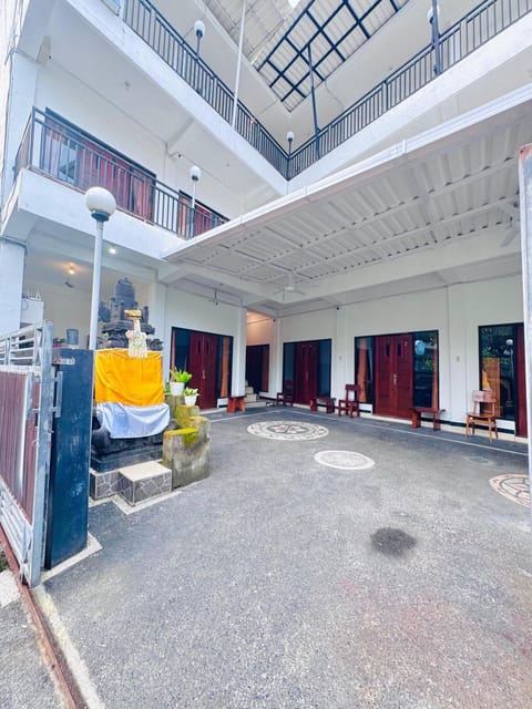 Canggu77 GuestHouse Bed and Breakfast in North Kuta