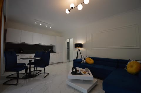 Kitchen or kitchenette, Living room, Seating area, microwave