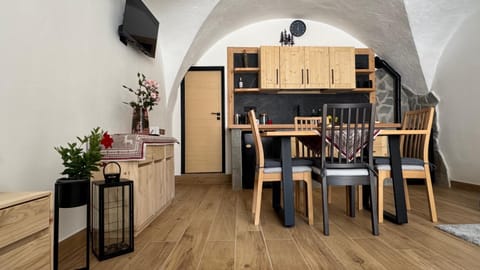 Kitchen or kitchenette, Seating area, Dining area