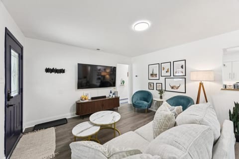 TV and multimedia, Living room, Seating area