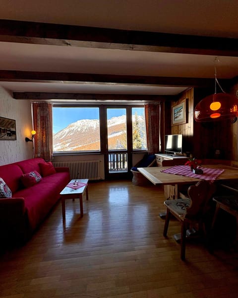 Natural landscape, Living room, Mountain view