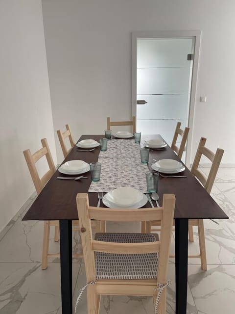 Seating area, Dining area