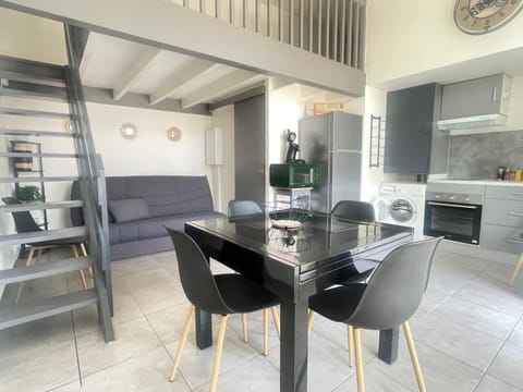Living room, Dining area, stove
