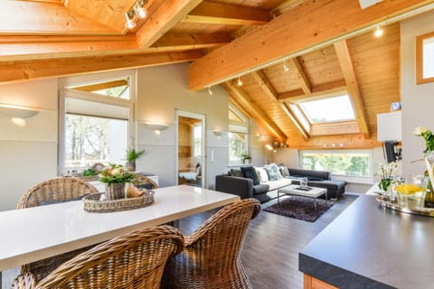 Living room, Photo of the whole room, Decorative detail, Dining area