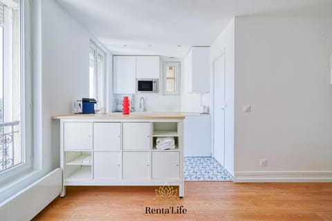 Kitchen or kitchenette, oven, stove