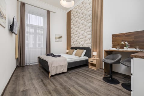Bed, TV and multimedia, Photo of the whole room, Seating area