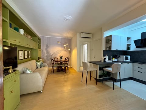 Kitchen or kitchenette, Living room