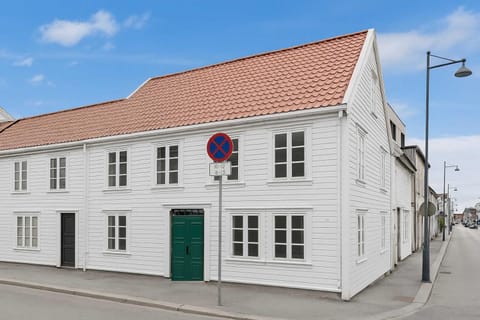 Property building, Day, Neighbourhood, Street view