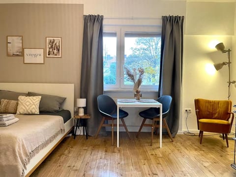 Bed, Living room, Photo of the whole room, Dining area, Bedroom