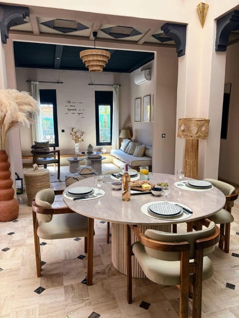 Living room, Dining area