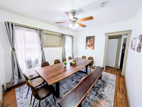 Dining area, Meals, group of guests, Family