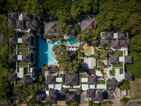 Property building, Bird's eye view, Swimming pool