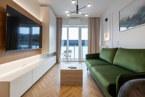 Communal lounge/ TV room, TV and multimedia, Living room, Seating area, Evening entertainment