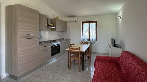 Kitchen or kitchenette, Living room, Seating area, Dining area, oven, stove
