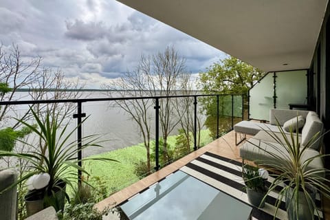 View (from property/room), Balcony/Terrace, Lake view